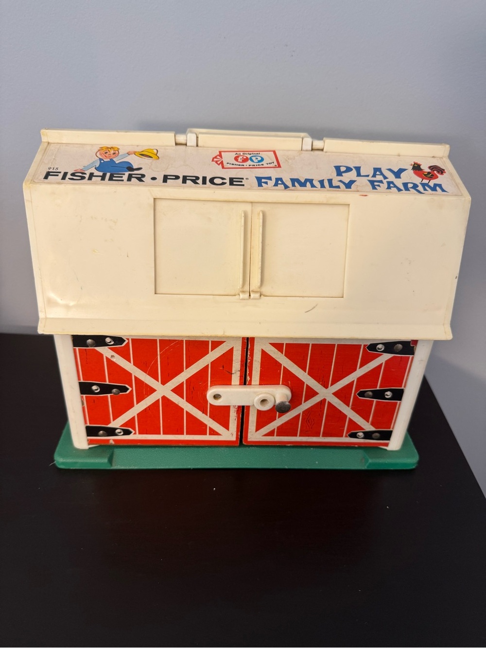 1978 Fisher-Price Family Play Farm Barn #915 Little People toys Vintage
